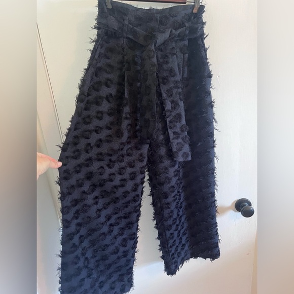 H&M Stylish Black Textured Women's Dress Pants - Picture 2 of 6